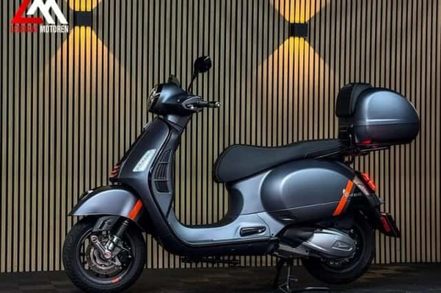 Vespa GTS 300 Super (2024) thumbnail 6