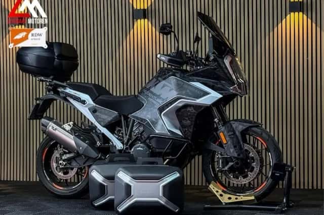 KTM 1290 Super Adventure S (2024) thumbnail 1