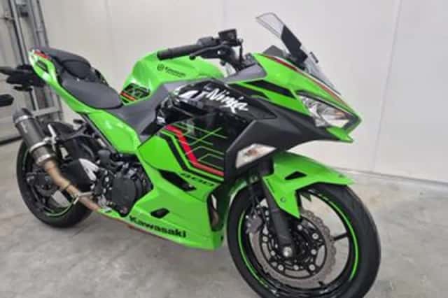 Kawasaki Ninja 400 (2023) thumbnail 2