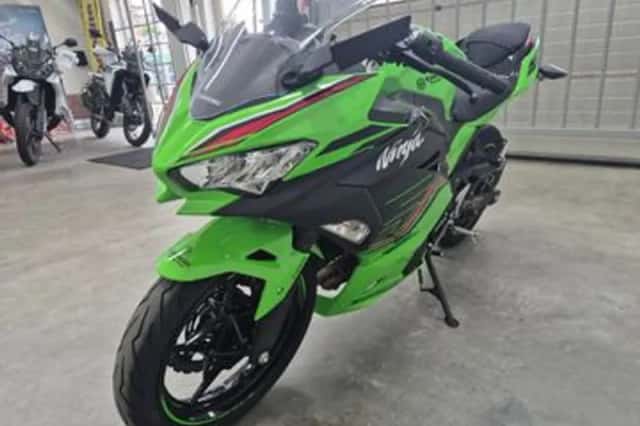 Kawasaki Ninja 400 (2023) thumbnail 3