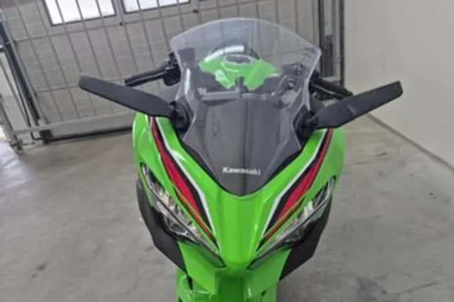 Kawasaki Ninja 400 (2023) thumbnail 4