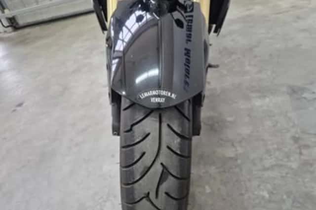 Suzuki GSR750 (2011) thumbnail 5