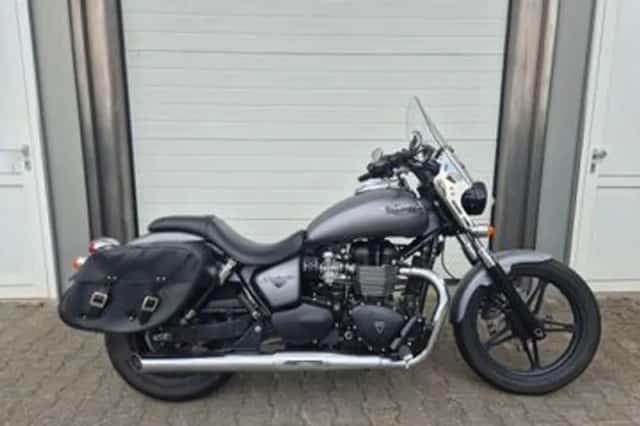 Triumph Speedmaster (2015) thumbnail 2