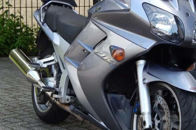 Yamaha FJR1300 (2006) thumbnail 3