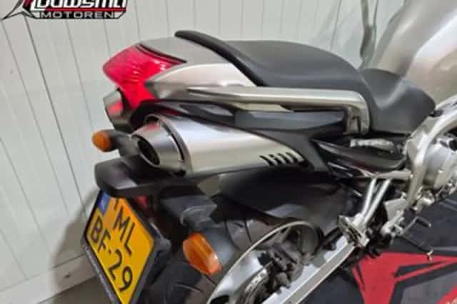 Yamaha FZS 600 Fazer (2004) thumbnail 5