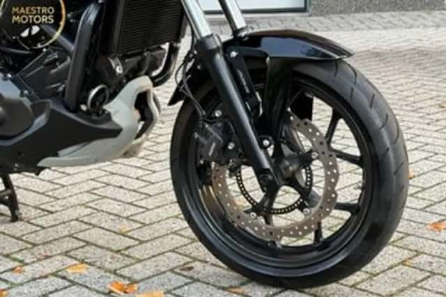 Honda NC750X (2016) thumbnail 2