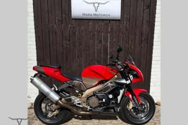Aprilia Tuono 1000 (2003) thumbnail 1