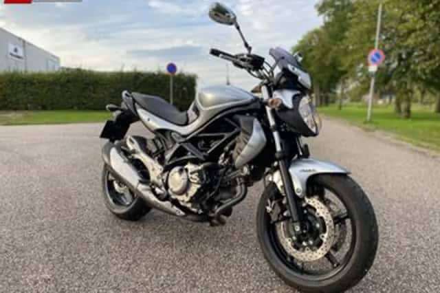 Suzuki SFV 650 Gladius (2012) thumbnail 1