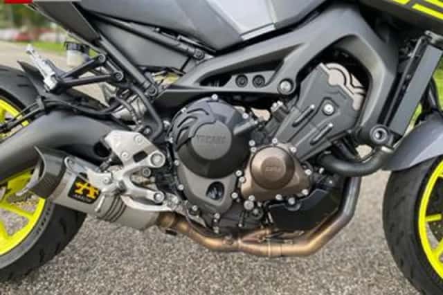 Yamaha MT-09 (2016) thumbnail 3
