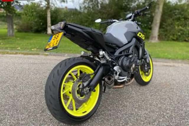 Yamaha MT-09 (2016) thumbnail 4