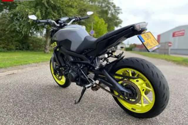 Yamaha MT-09 (2016) thumbnail 6