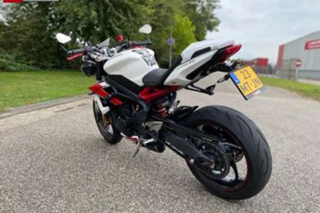 Triumph Street Triple R (2014) thumbnail 6