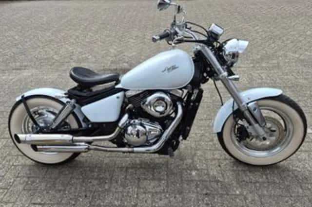 Suzuki VZ 800 Marauder (2000) thumbnail 1