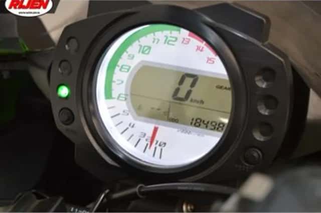 Kawasaki ZX 10R Ninja (2009) thumbnail 5