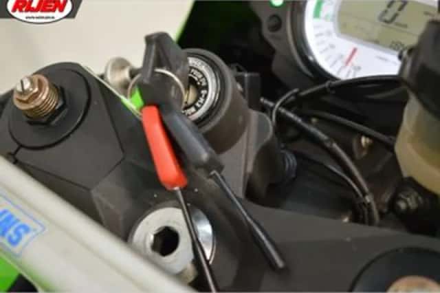 Kawasaki ZX 10R Ninja (2009) thumbnail 6