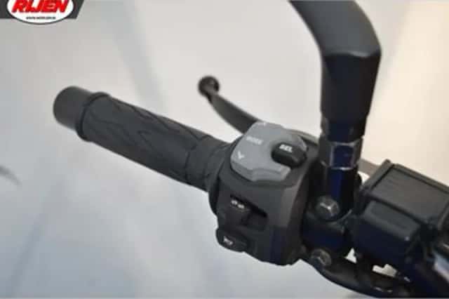 Suzuki GSX-S1000 (2019) thumbnail 6