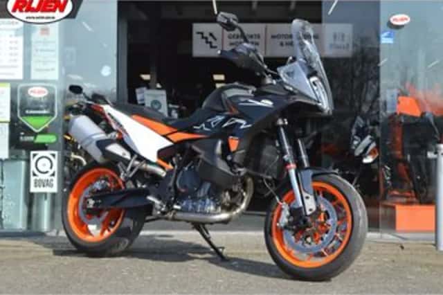 KTM 890 SMT (2024) thumbnail 1