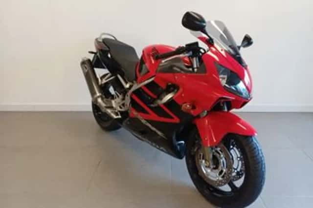 Honda CBR600F (2007) thumbnail 3