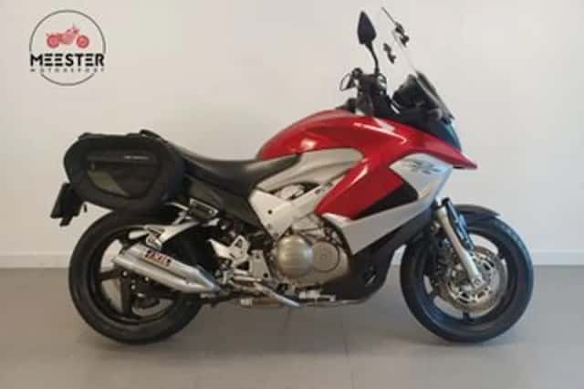 Honda VFR800 (2011) thumbnail 1
