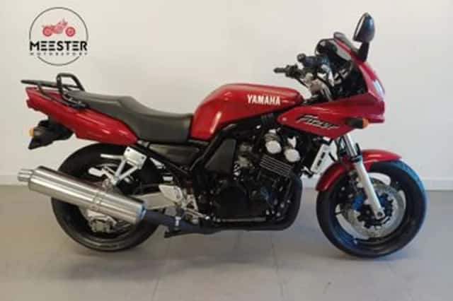 Yamaha FZS 600 Fazer (1999) thumbnail 1