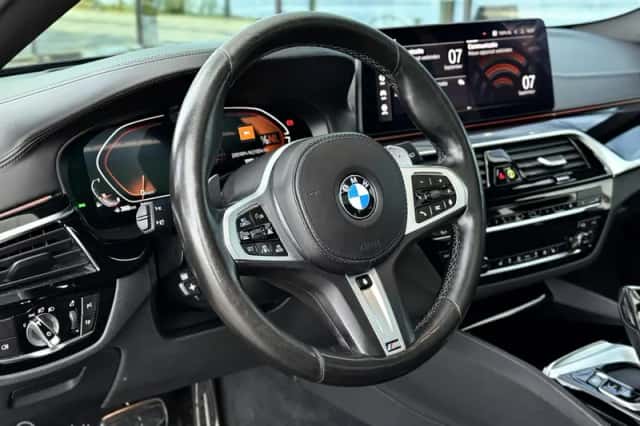 BMW 5 Serie Touring 530i M Sport (2020) thumbnail 3