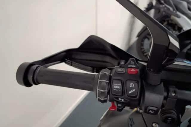 BMW R 1250 GS Adventure (2024) thumbnail 4