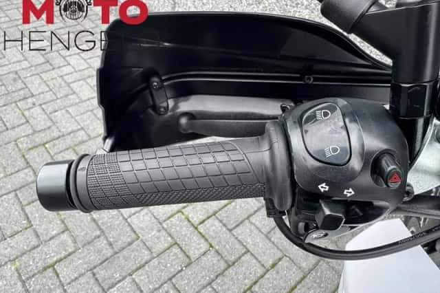 Yamaha 2012 (2012) thumbnail 5