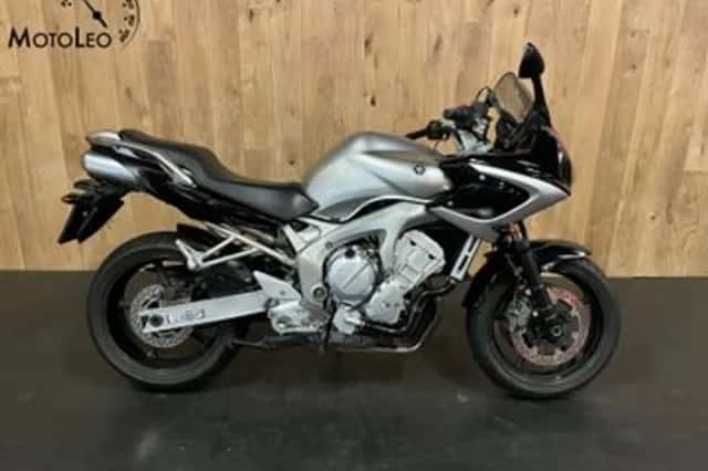 Yamaha FZS 600 Fazer (2004) thumbnail 1