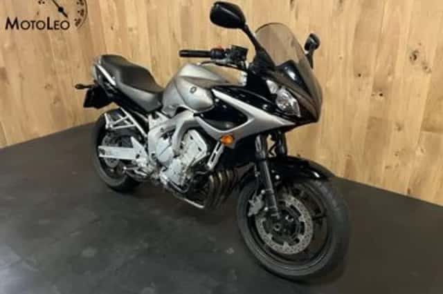 Yamaha FZS 600 Fazer (2004) thumbnail 3