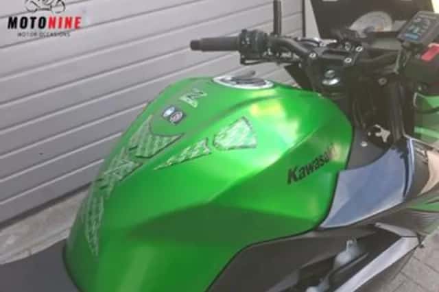Kawasaki Z300 (2015) thumbnail 3