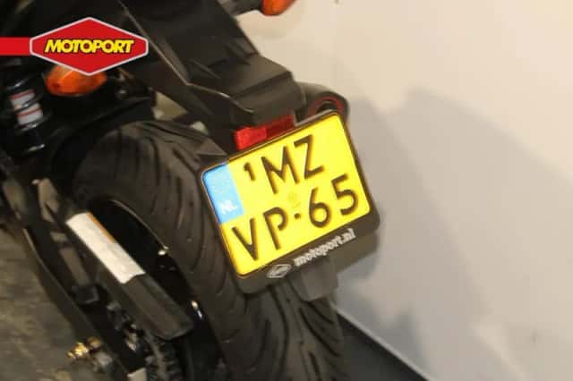 Suzuki GSR750 (2011) thumbnail 5