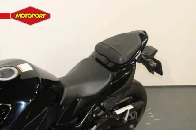 Suzuki GSR750 (2011) thumbnail 6