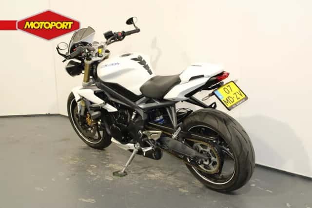 Triumph Street Triple (2014) thumbnail 4
