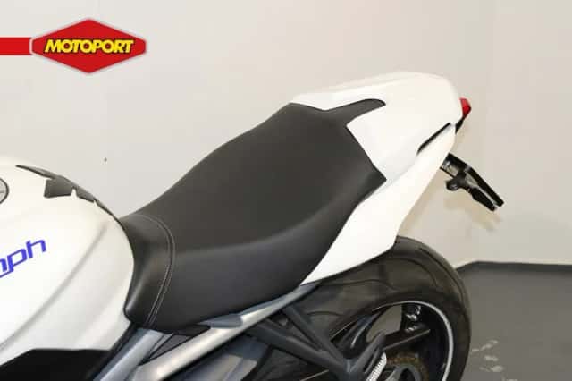 Triumph Street Triple (2014) thumbnail 6