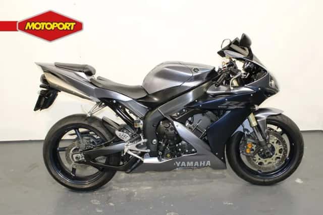 Yamaha YZF-R1 (2005) thumbnail 1