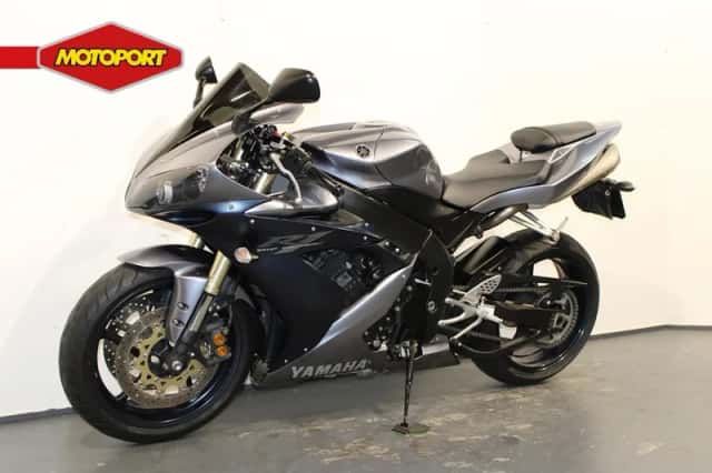 Yamaha YZF-R1 (2005) thumbnail 2