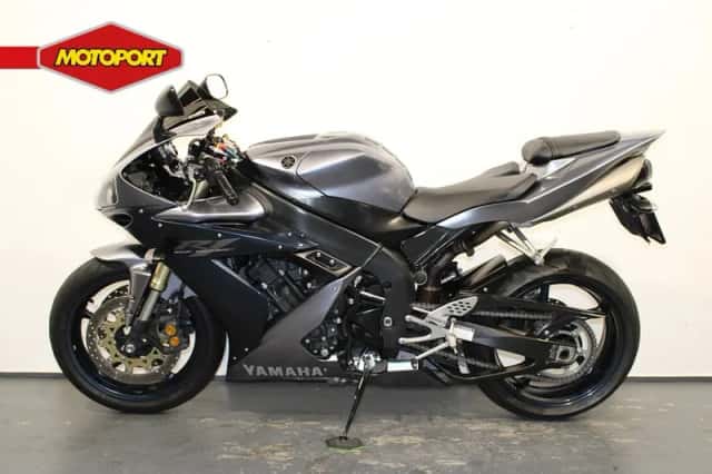 Yamaha YZF-R1 (2005) thumbnail 3