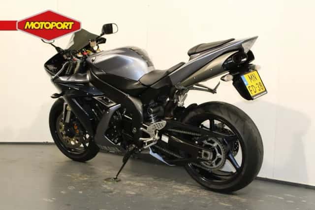 Yamaha YZF-R1 (2005) thumbnail 4