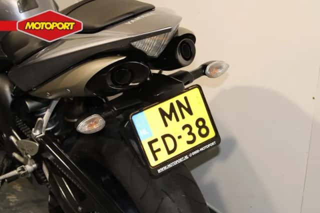Yamaha YZF-R1 (2005) thumbnail 5