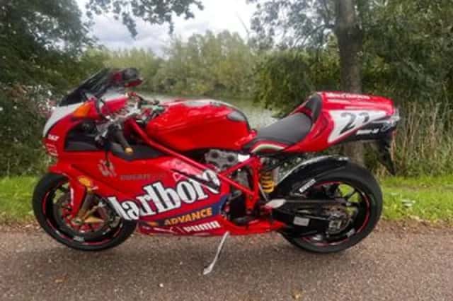 Ducati 999 (2005) thumbnail 2
