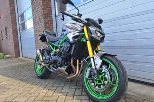 Kawasaki Z900 SE Performance (2025) thumbnail 2