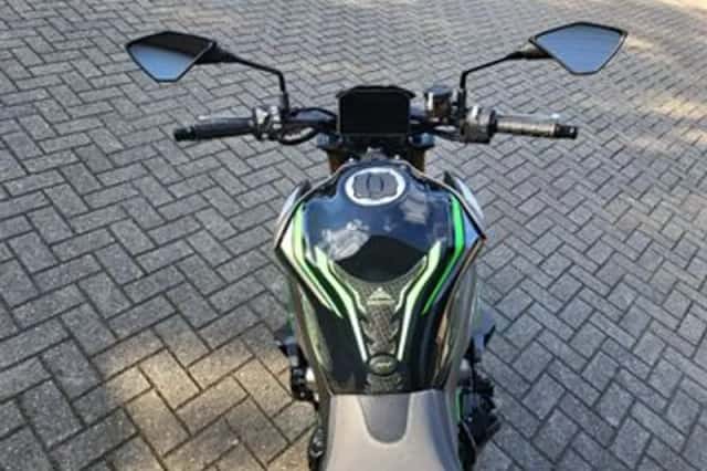 Kawasaki Z900 SE Performance (2025) thumbnail 6