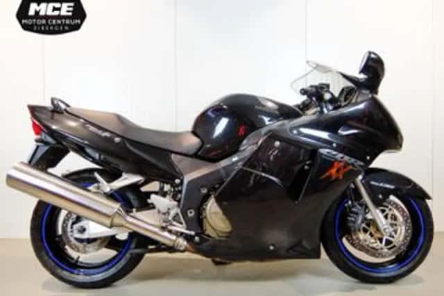 Honda CBR 1100 XX Super Blackbird (1999) thumbnail 1