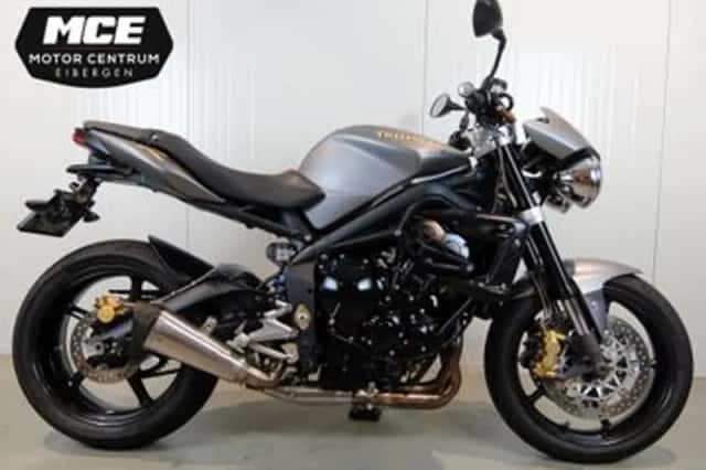 Triumph Street Triple R (2009) thumbnail 2