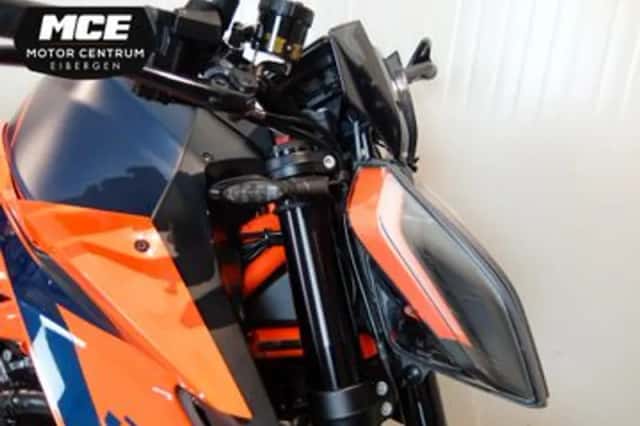 KTM 1290 SuperDuke R (2021) thumbnail 2