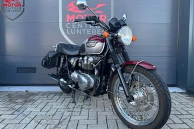 Triumph Bonneville 800 (2002) thumbnail 1