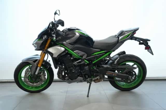 Kawasaki Z900 SE Performance (2025) thumbnail 4