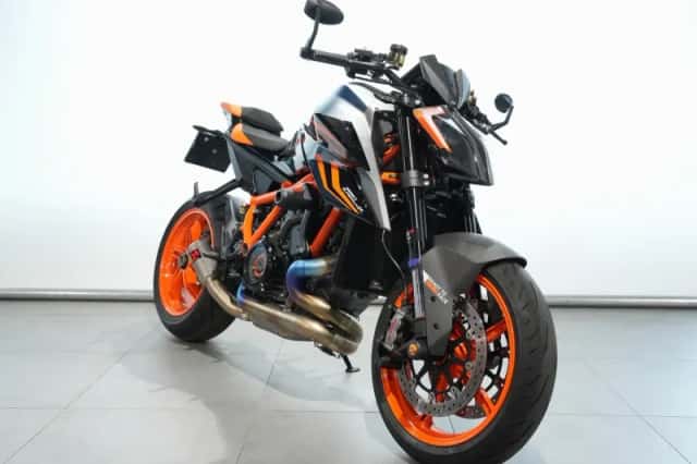 KTM 1290 Super Duke R EVO (2024) thumbnail 2