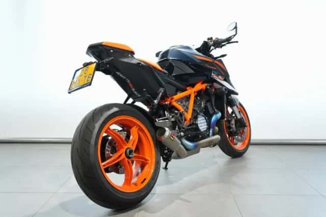 KTM 1290 Super Duke R EVO (2024) thumbnail 6