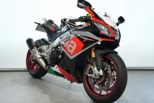 Aprilia RSV4 (2015) thumbnail 2